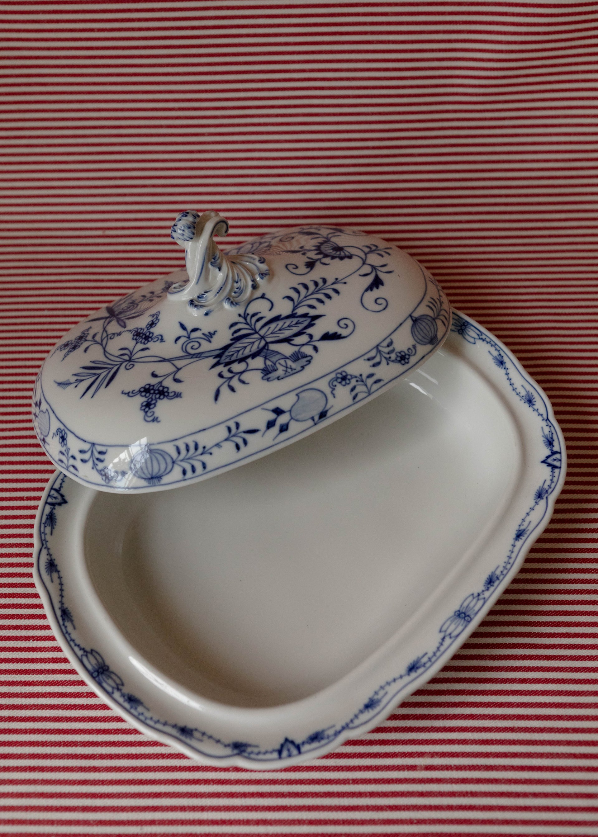 Meissen Porcelain Lidded Vegetable Bowl